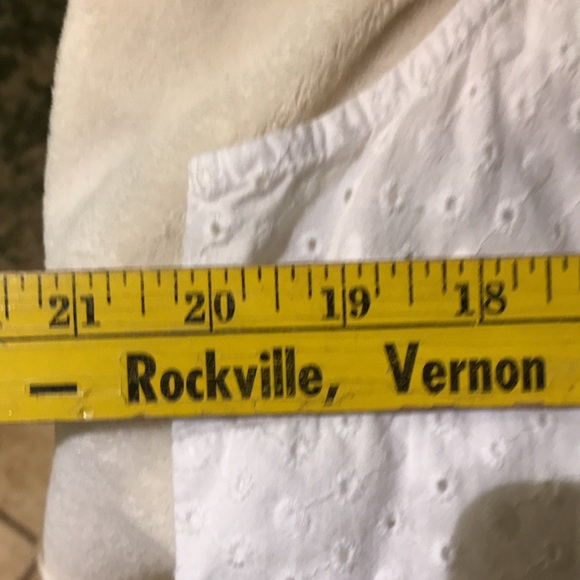 Croft and Barrow eyelet sleeveless button down shirt - Picture 7 of 8